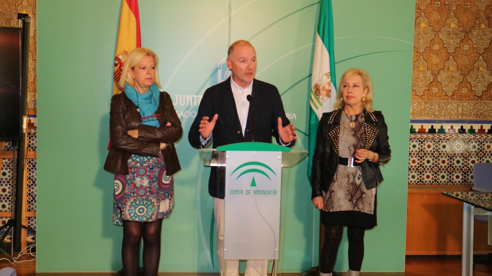 El delegado de Fomento anunció ayer la renovación de las concesiones de las líneas de transporte.