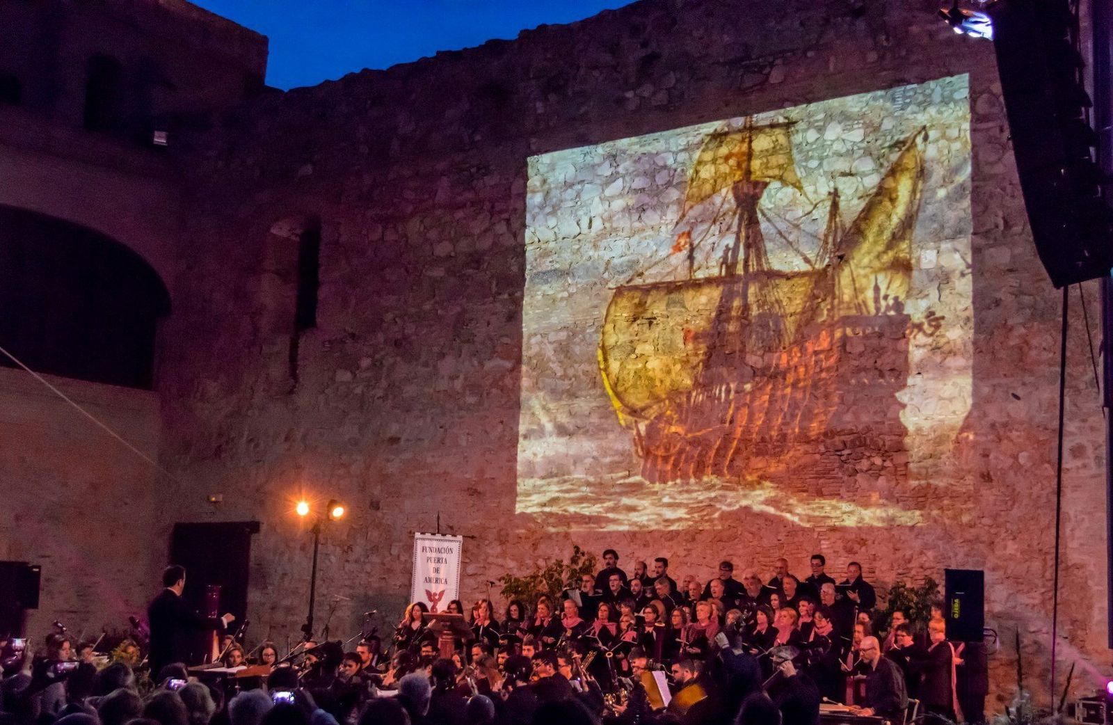 Proyección de la expedición en el Castillo de Santiago de Sanlúcar