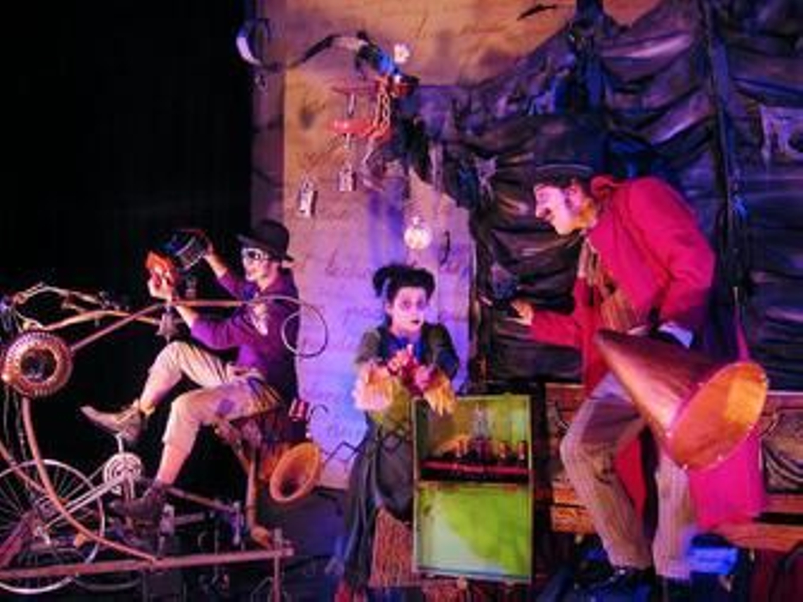 Escena de la obra '...Y la leyenda de Maese Pérez el organista' que llega a Huércal Overa.