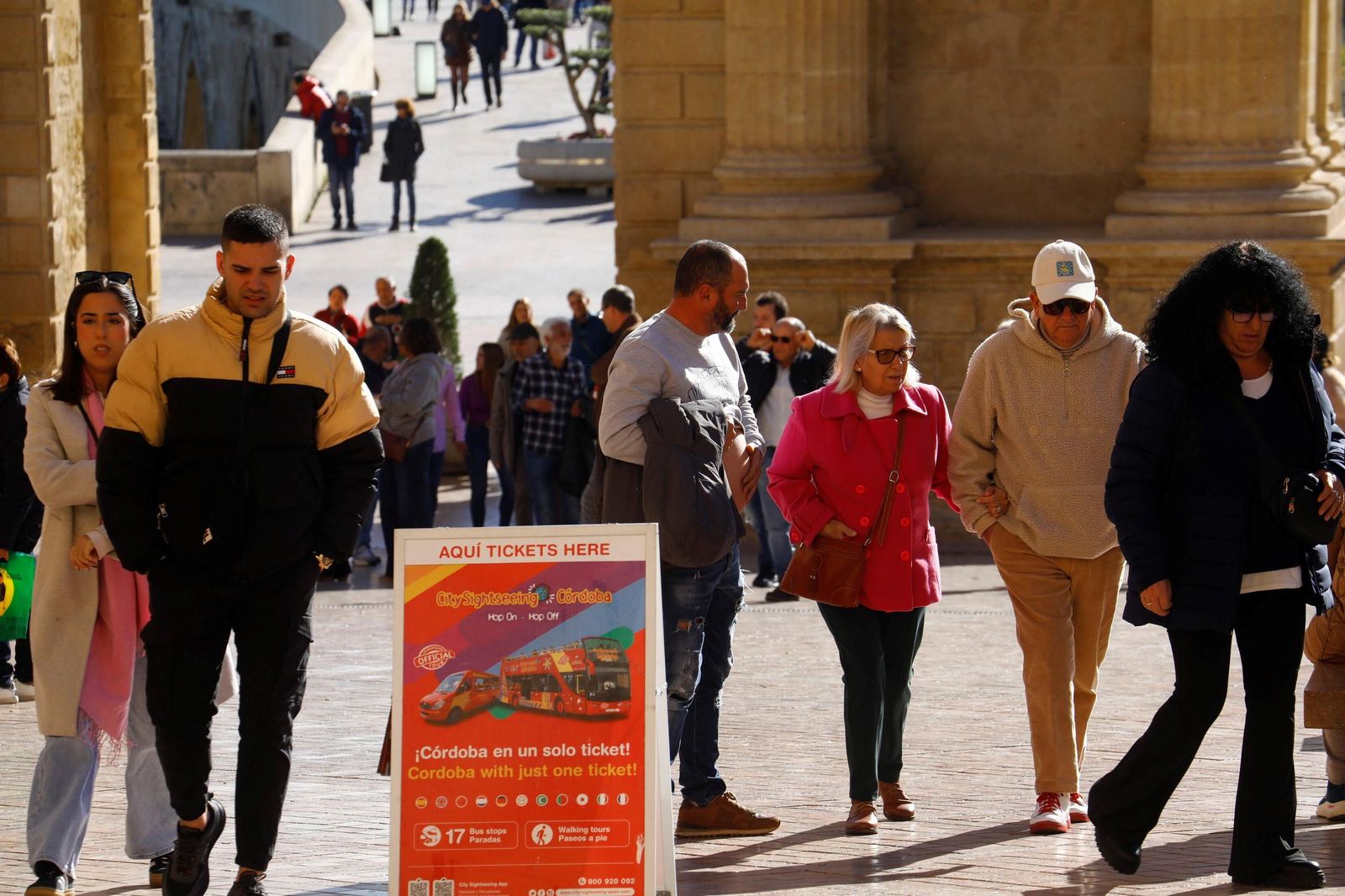Córdoba se llena de turistas en el puente de la Constitución, en imágenes