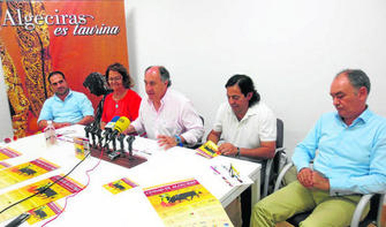 Un instante de la presentación de las jornadas de tauromaquia Ciudad de Algeciras, ayer en el centro documental José Luis Cano.