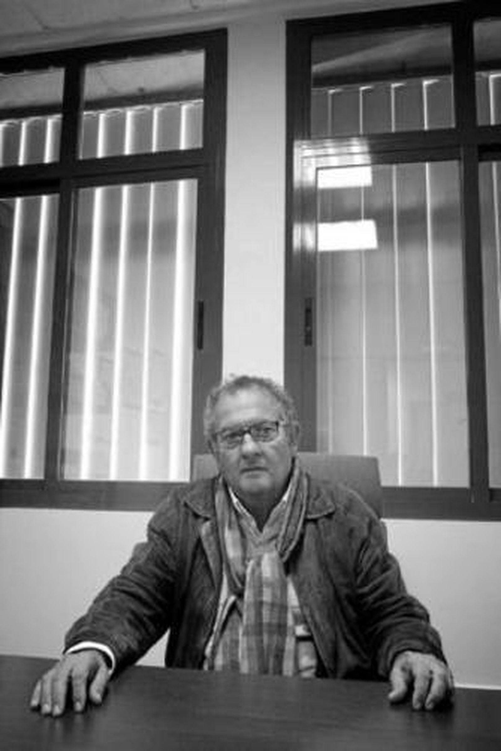 León Cohen, en las instalaciones destinadas a investigación en la Escuela Universitaria Politécnica.