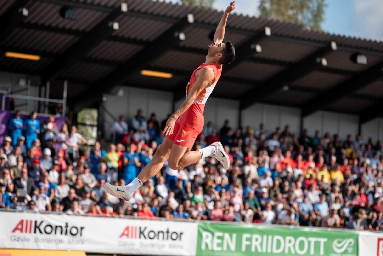 Héctor Santos sigue con su puesta a punto para las próximas citas.