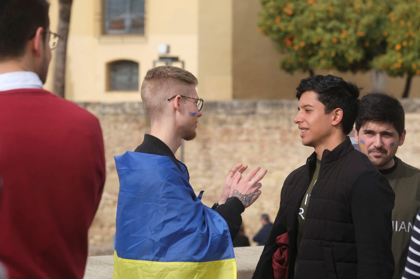 El mercadillo solidario de la Asociación de Ucranianos en Córdoba, en imágenes