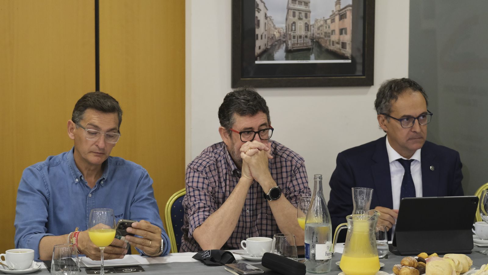 Imágenes sobre el debate del ferrocarril en Almería,  en la campaña electoral andaluza