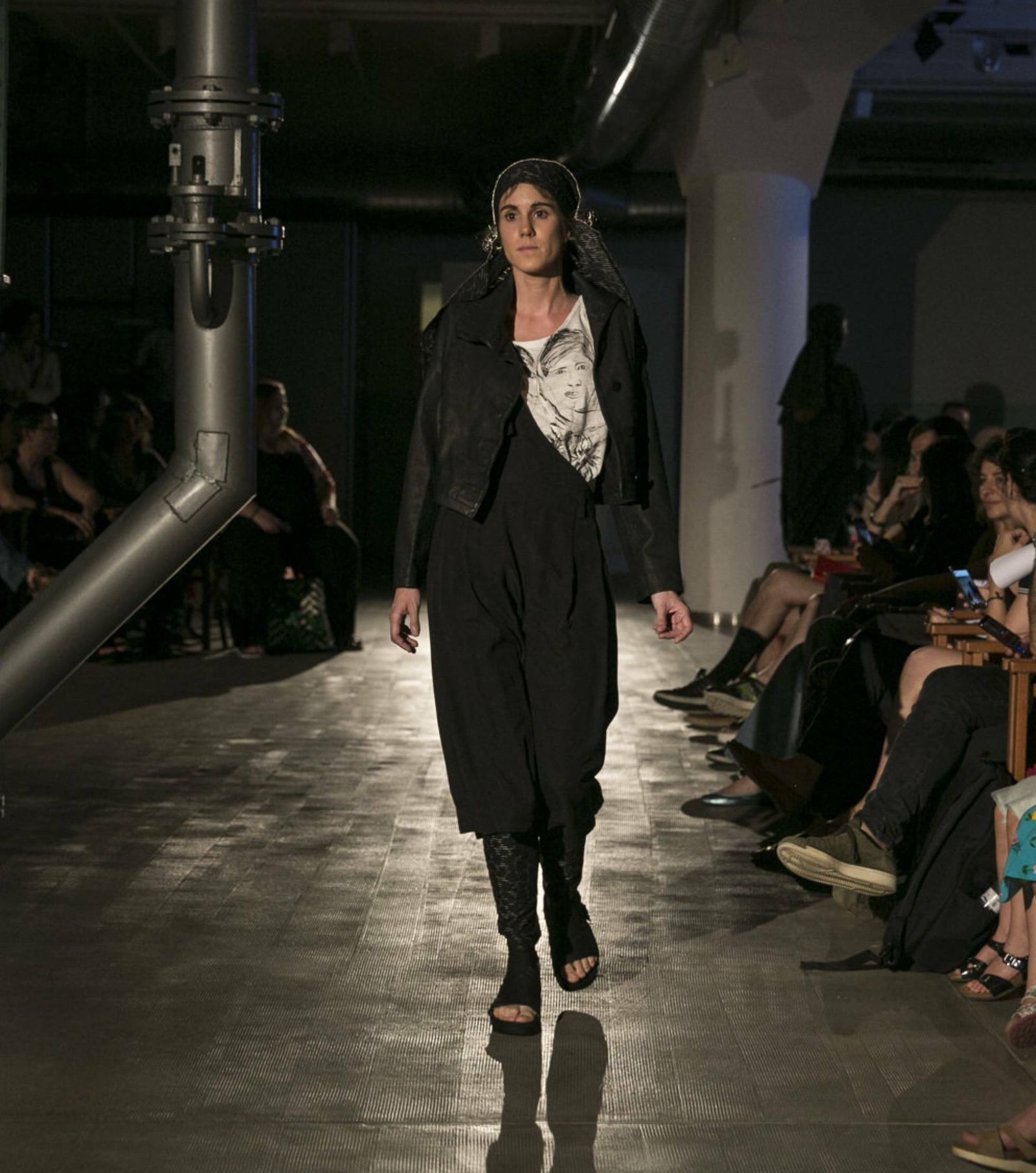 Modelo de Miriam Ponsa en su desfile de la noche del miércoles.