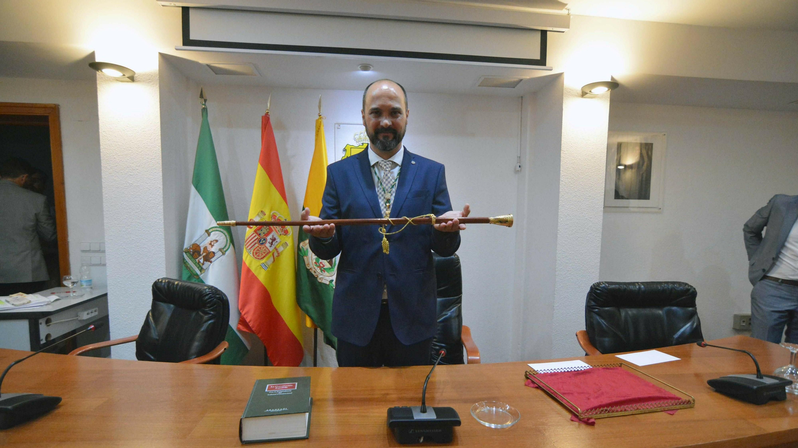 El Pleno de investidura de los Barrios en imágenes