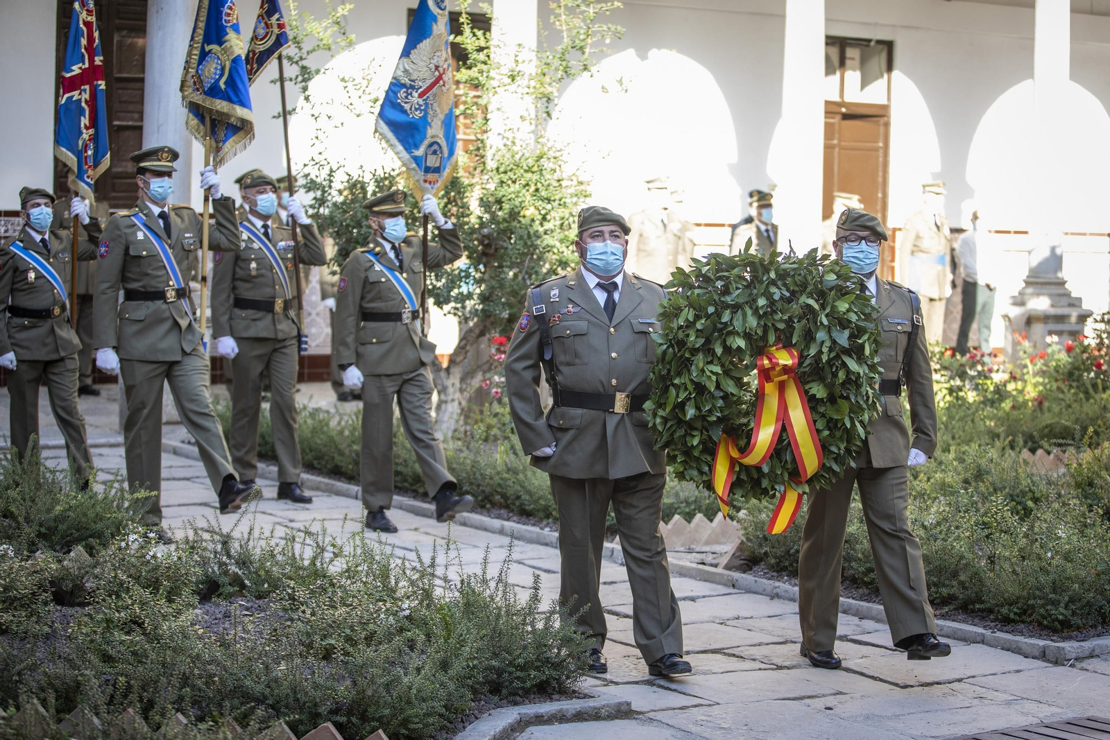 Fotos: la fiesta nacional se celebra en el Madoc de Granada con el izado de la bandera