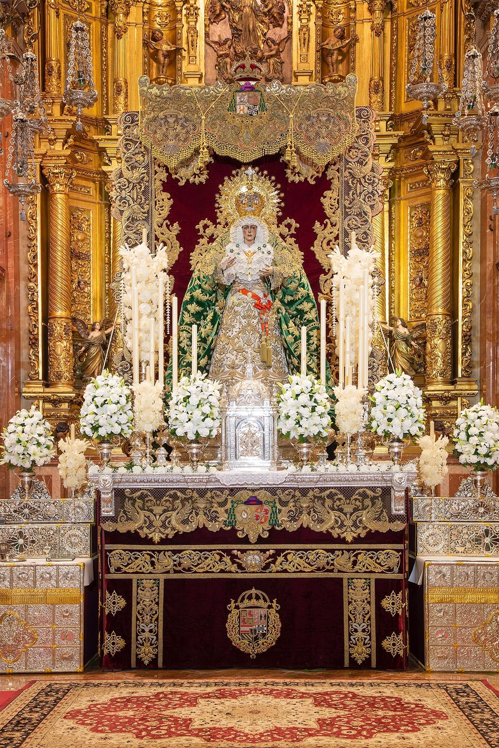 Altar extraordinario de la Esperanza Macarena.