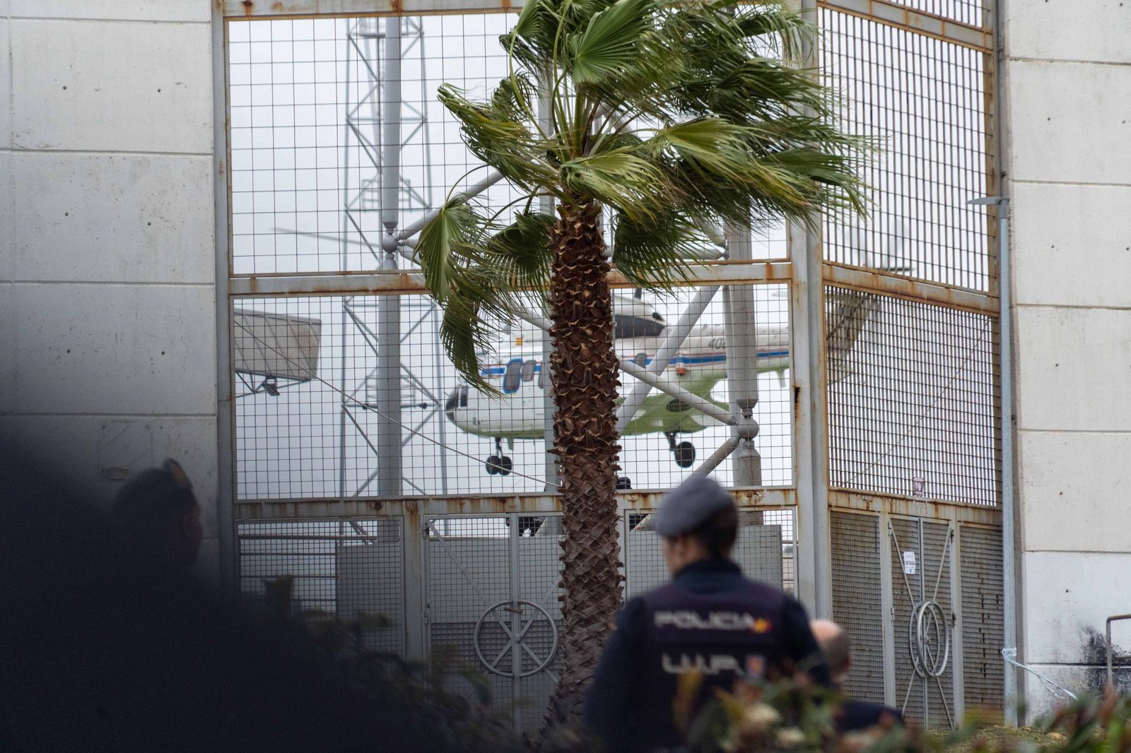 Fotografías de la llegada de los reyes Felipe VI y Doña Letizia al funeral por las víctimas de Adamuz en Huelva