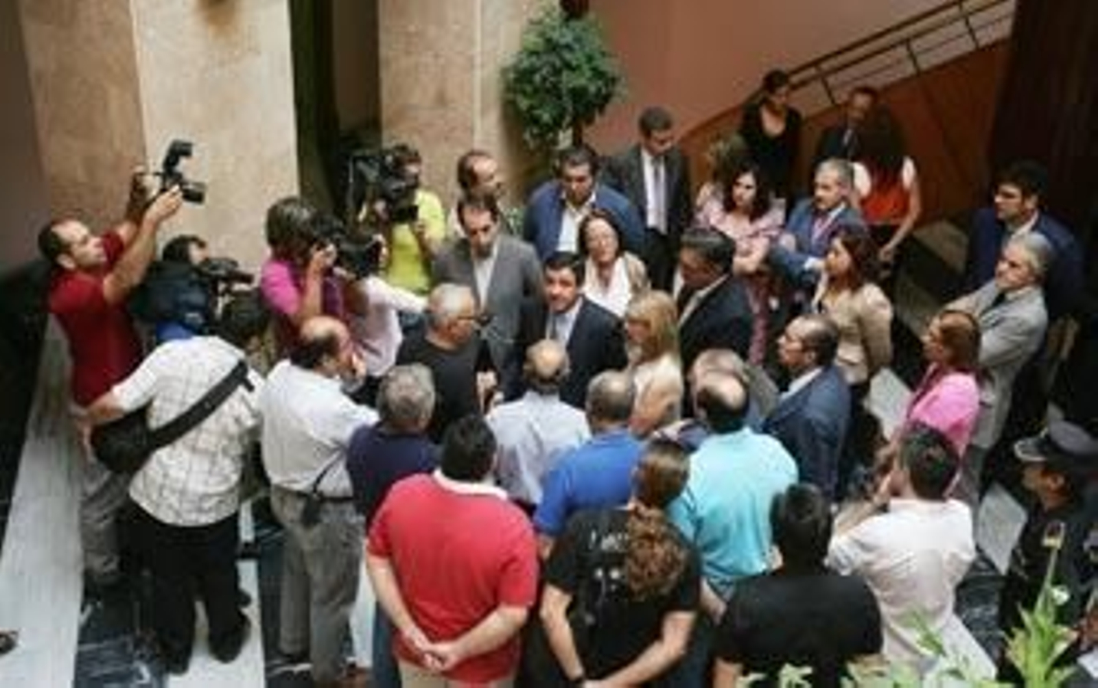 Los sindicatos preparan "una acción a lo grande" por el impago de la nómina