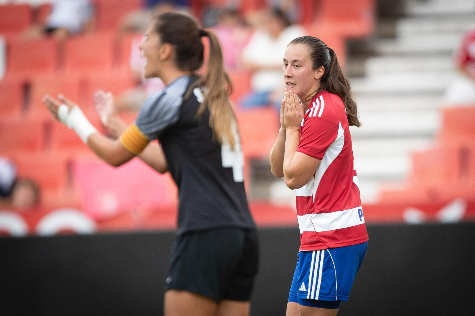 Sonya Keefe durante el último partido en casa
