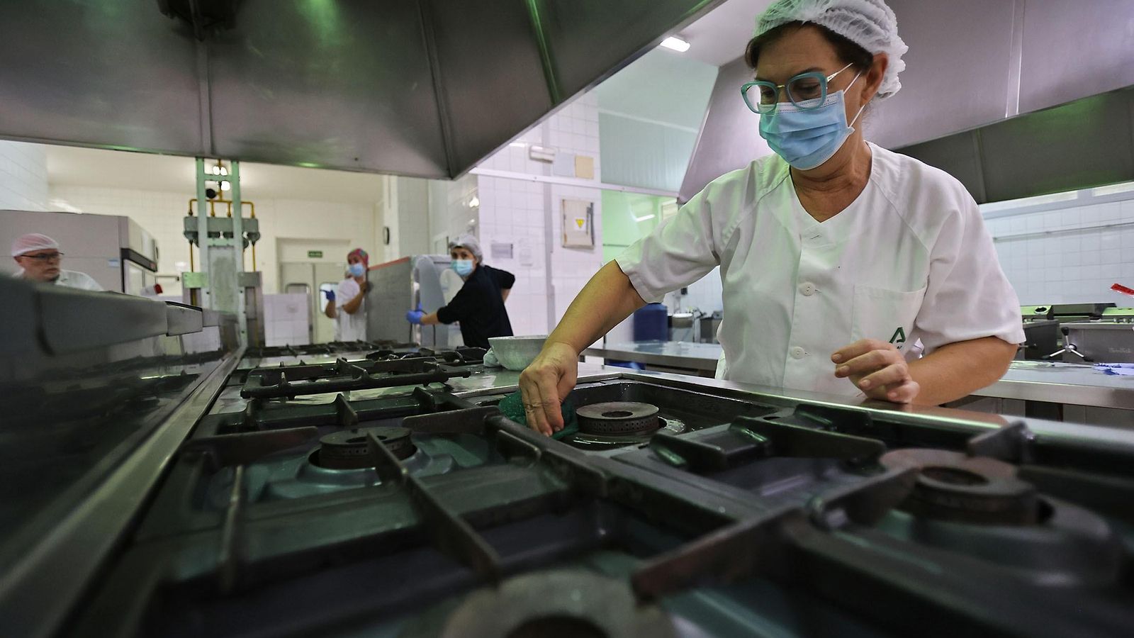 Momento de la limpieza de todo el material utilizado para cocinar.