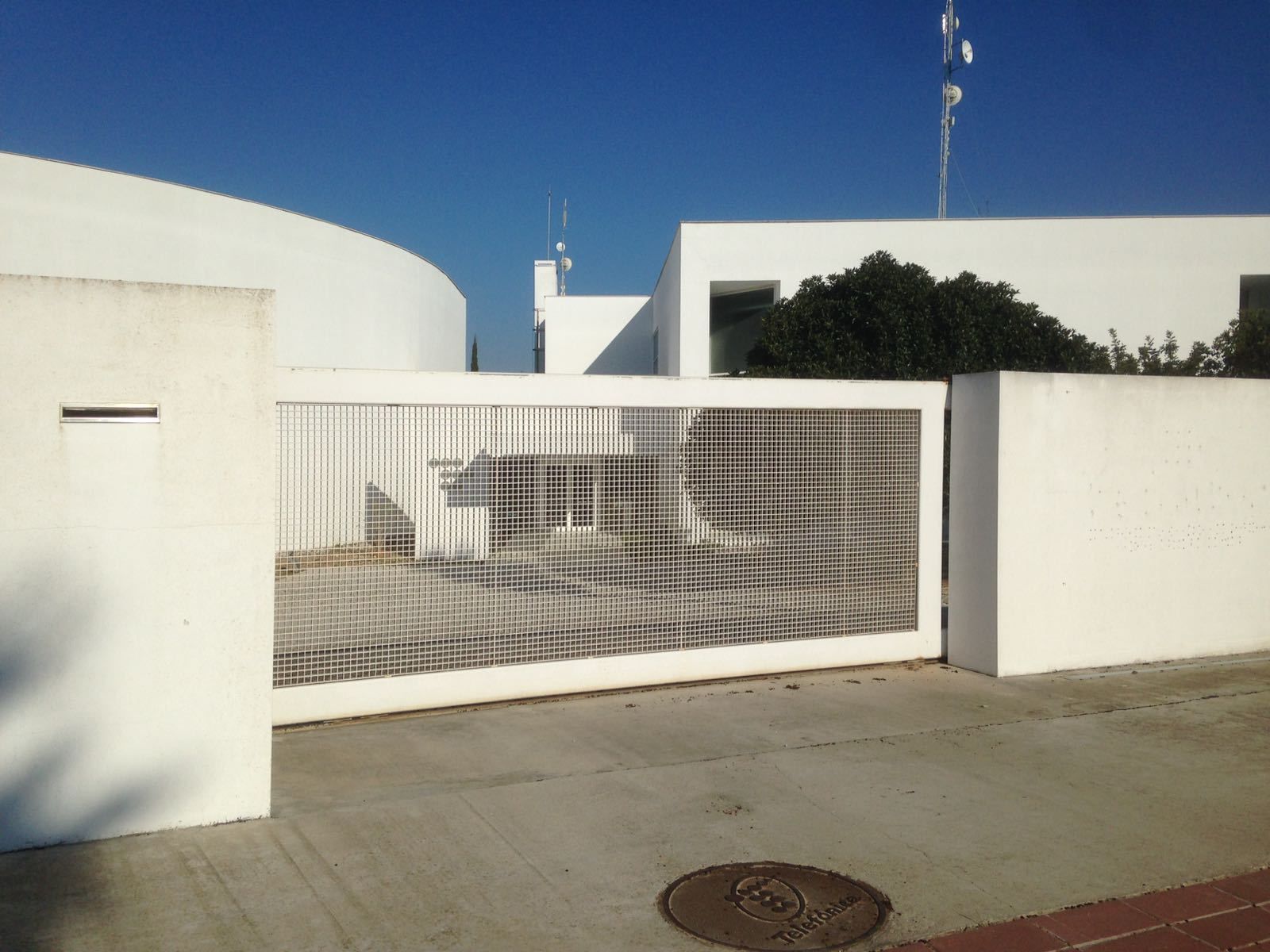 Vista del edificio, cerca del Hotel Barceló, que fue inaugurado en 2005 por el ministro José Montilla (PSOE).