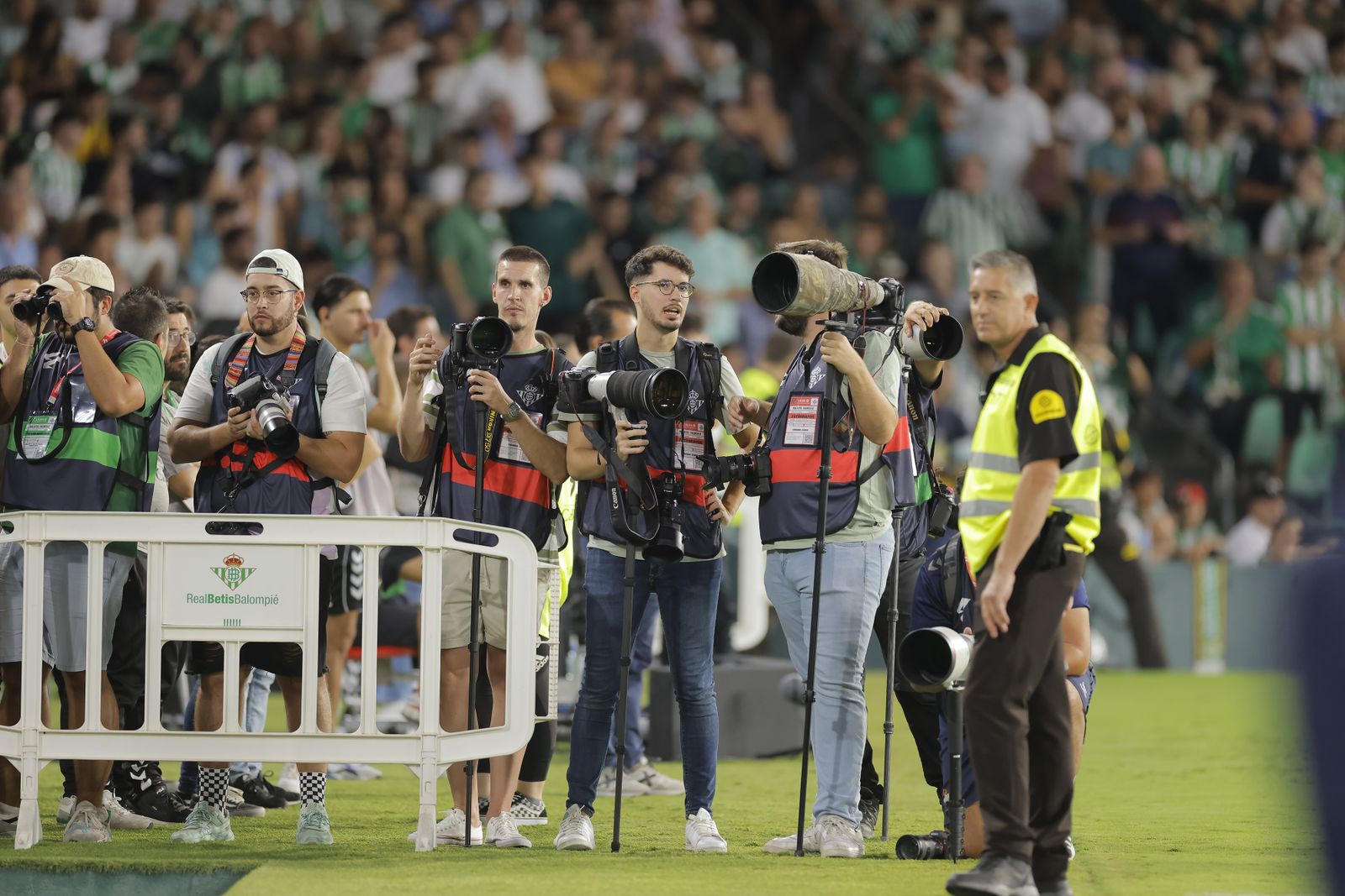 Búscate en las fotos del Betis-Valencia