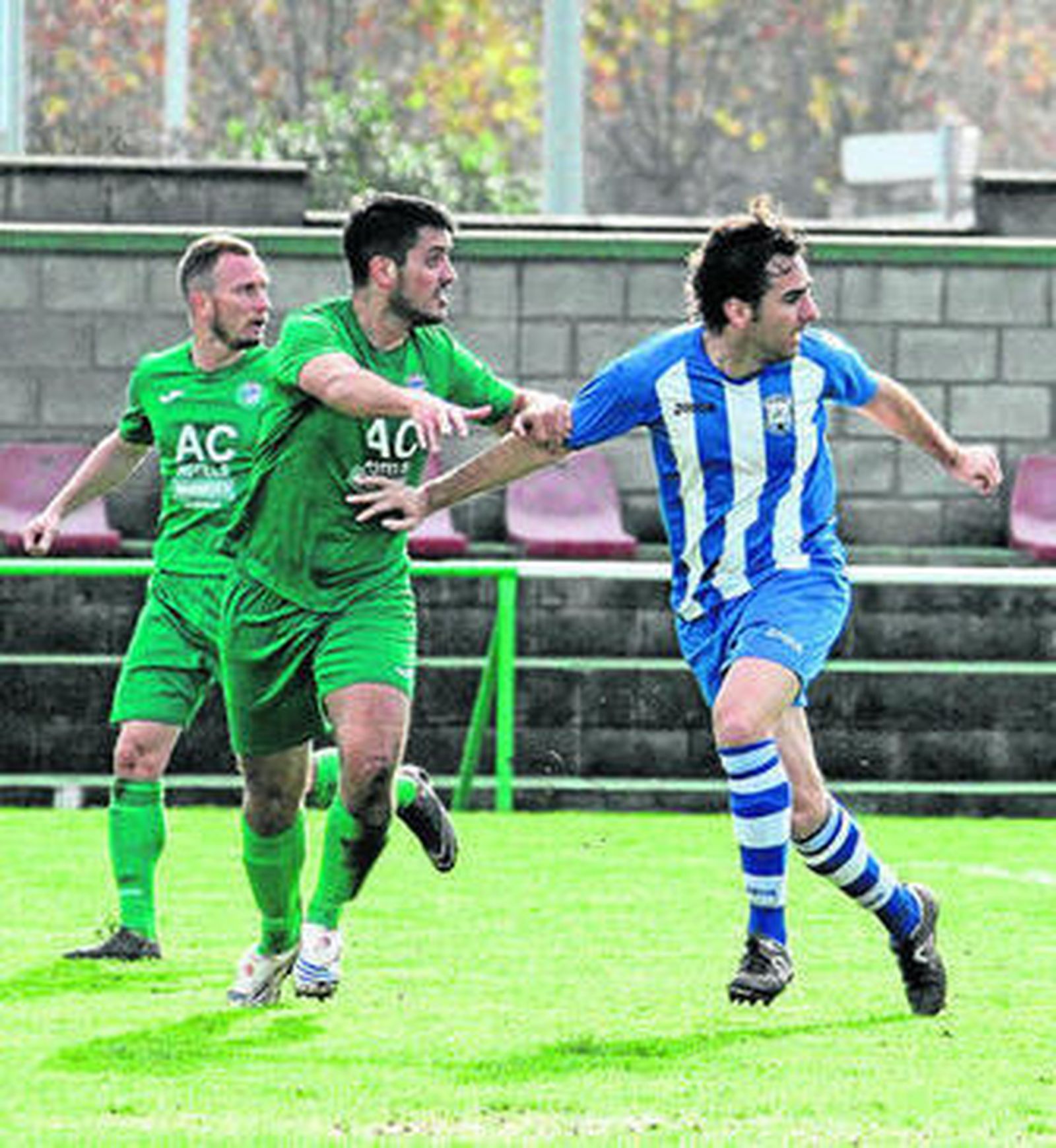 Una disputa del Cortijillos-Jerez Industrial jugado ayer.