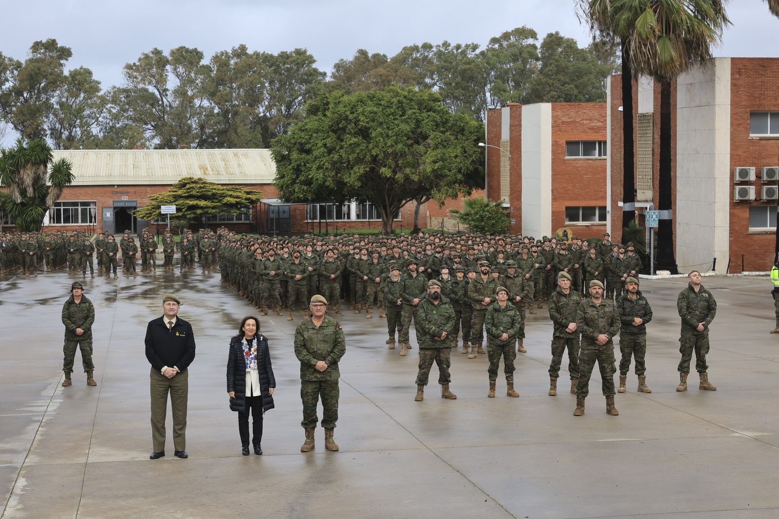 La ministra de Defensa, en el acuartelamiento de Camposoto de San Fernando