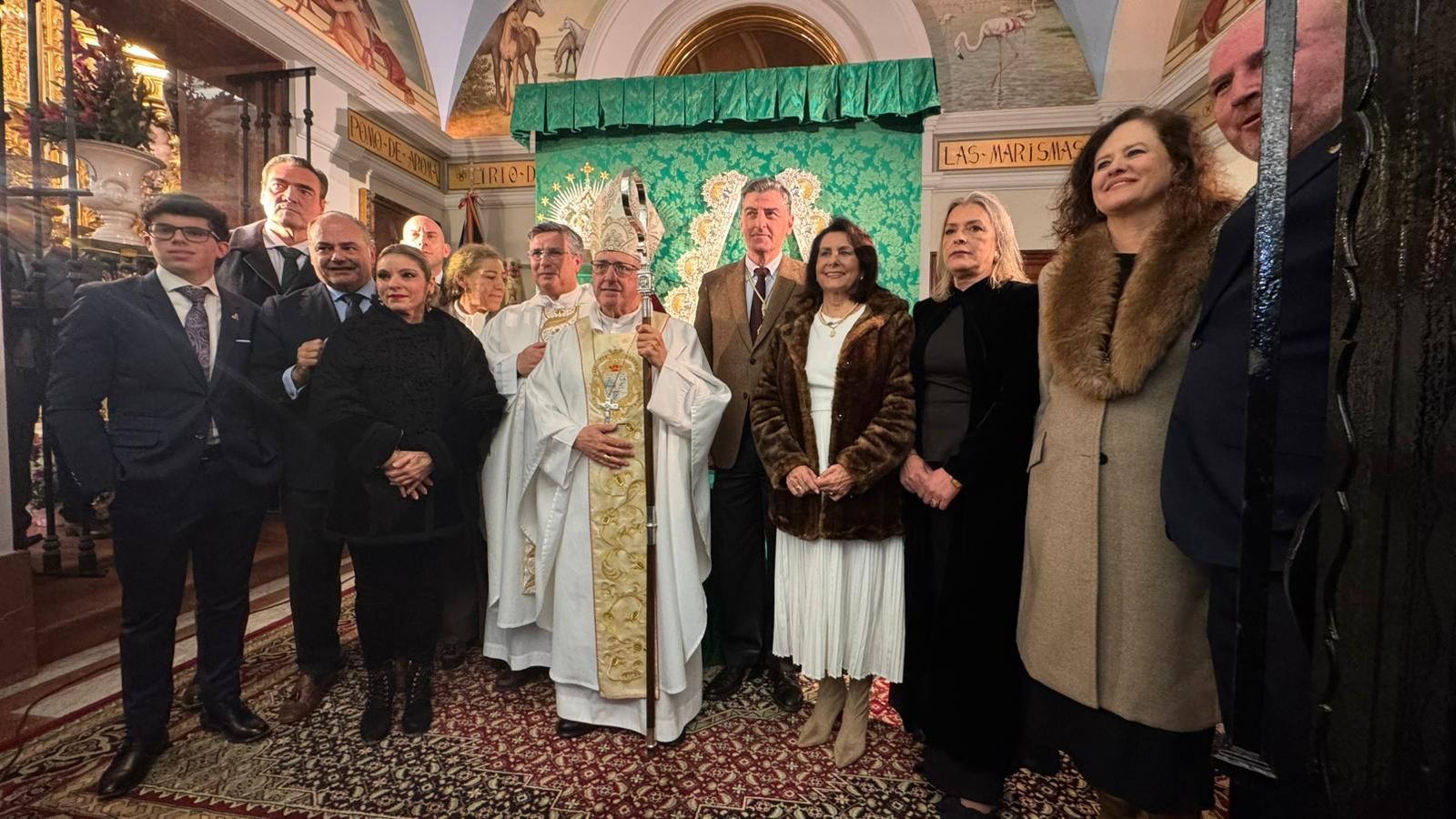 Miembros de la junta de gobierno y de la comisión encargada de los atributos.