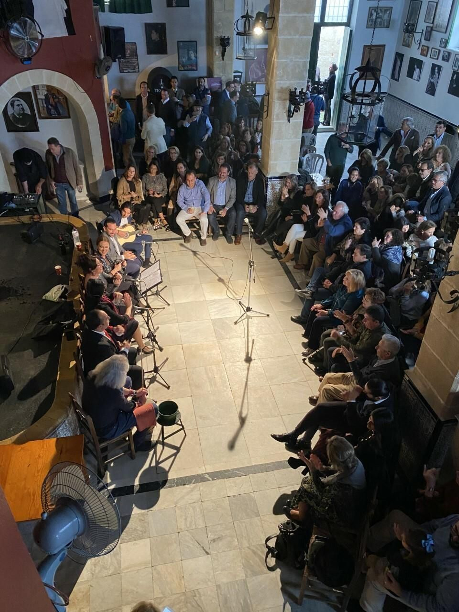 Imágenes de la zambomba de socios en Don Antonio Chacón