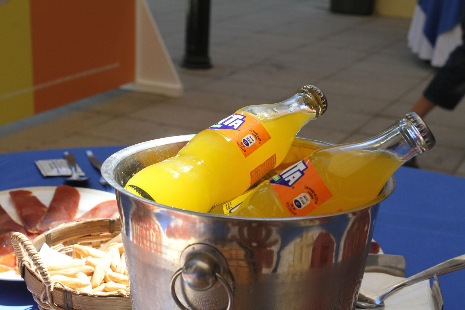 Presentación de la nueva botella de vidrio de Fanta