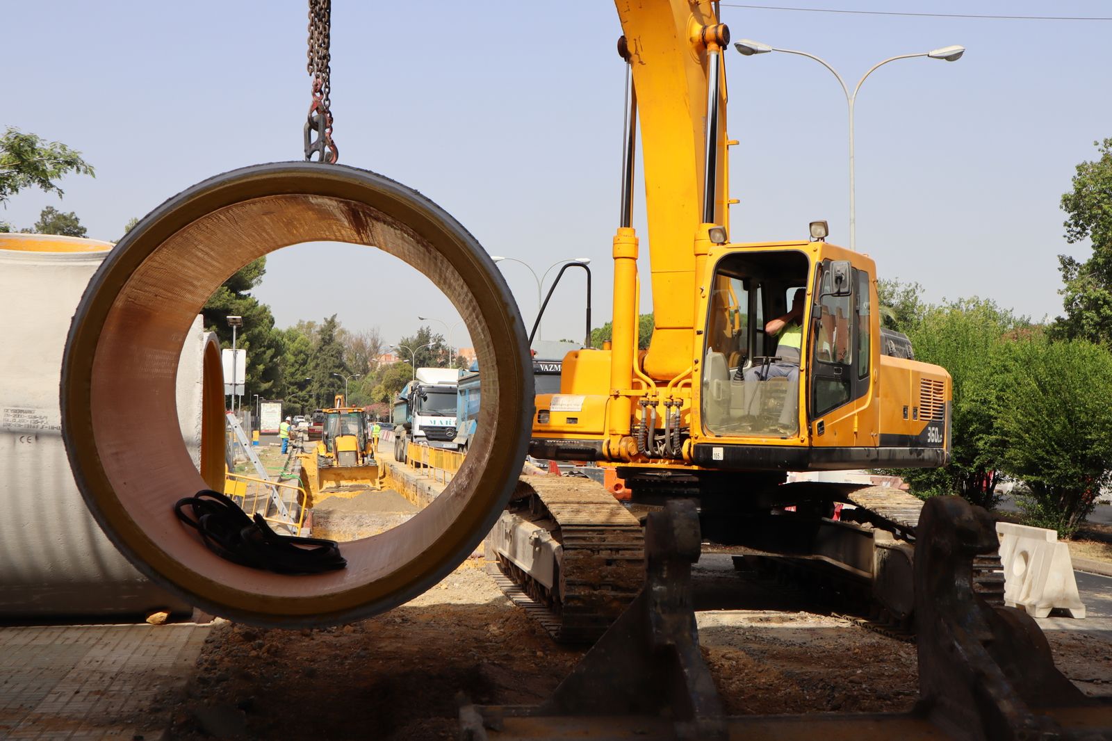 Emasesa avanza a buen ritmo en las obras de sustitución del tramo colapsado del colector S-320 de la avenida Alcalde Luis Uruñuela en Sevilla