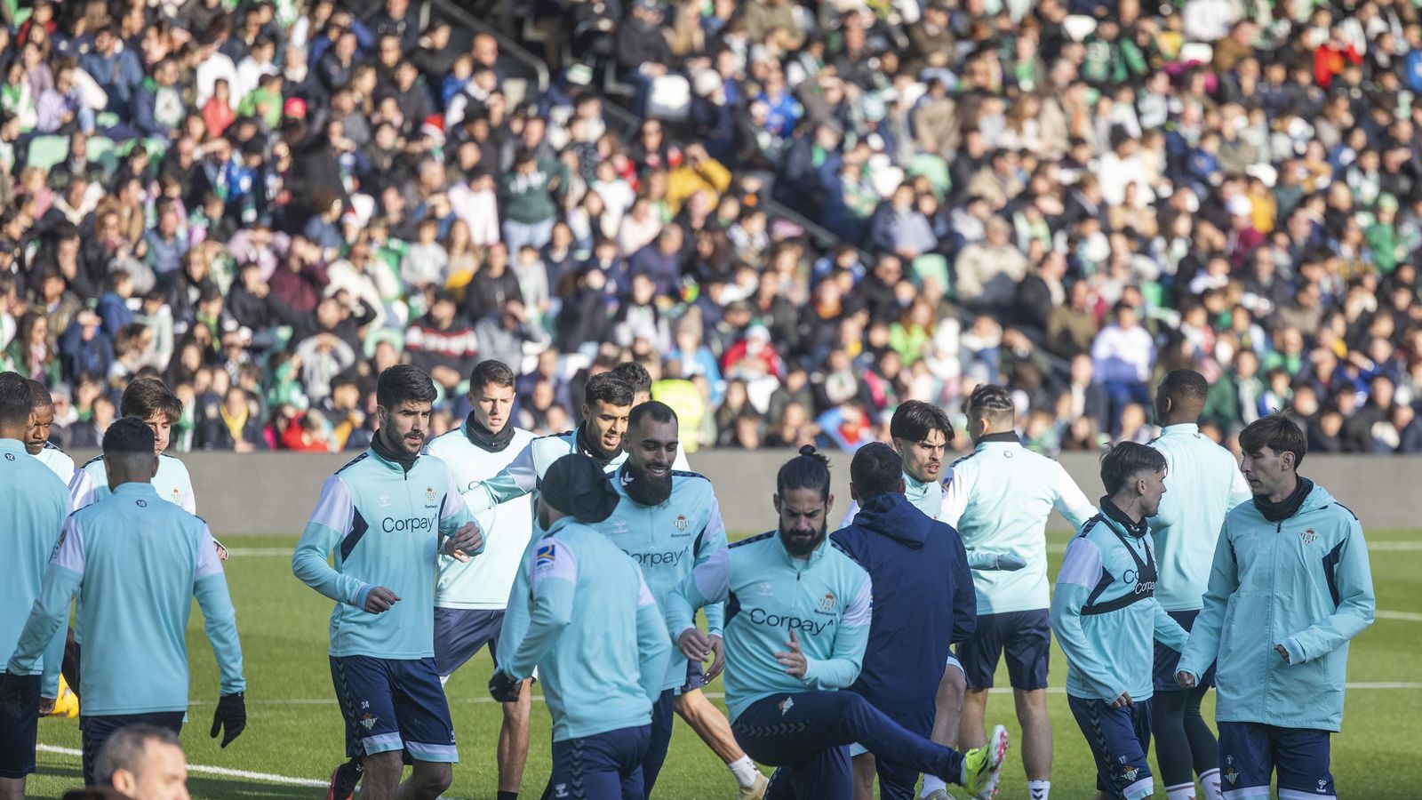 El entrenamiento del Betis a puerta abierta, todas las fotos