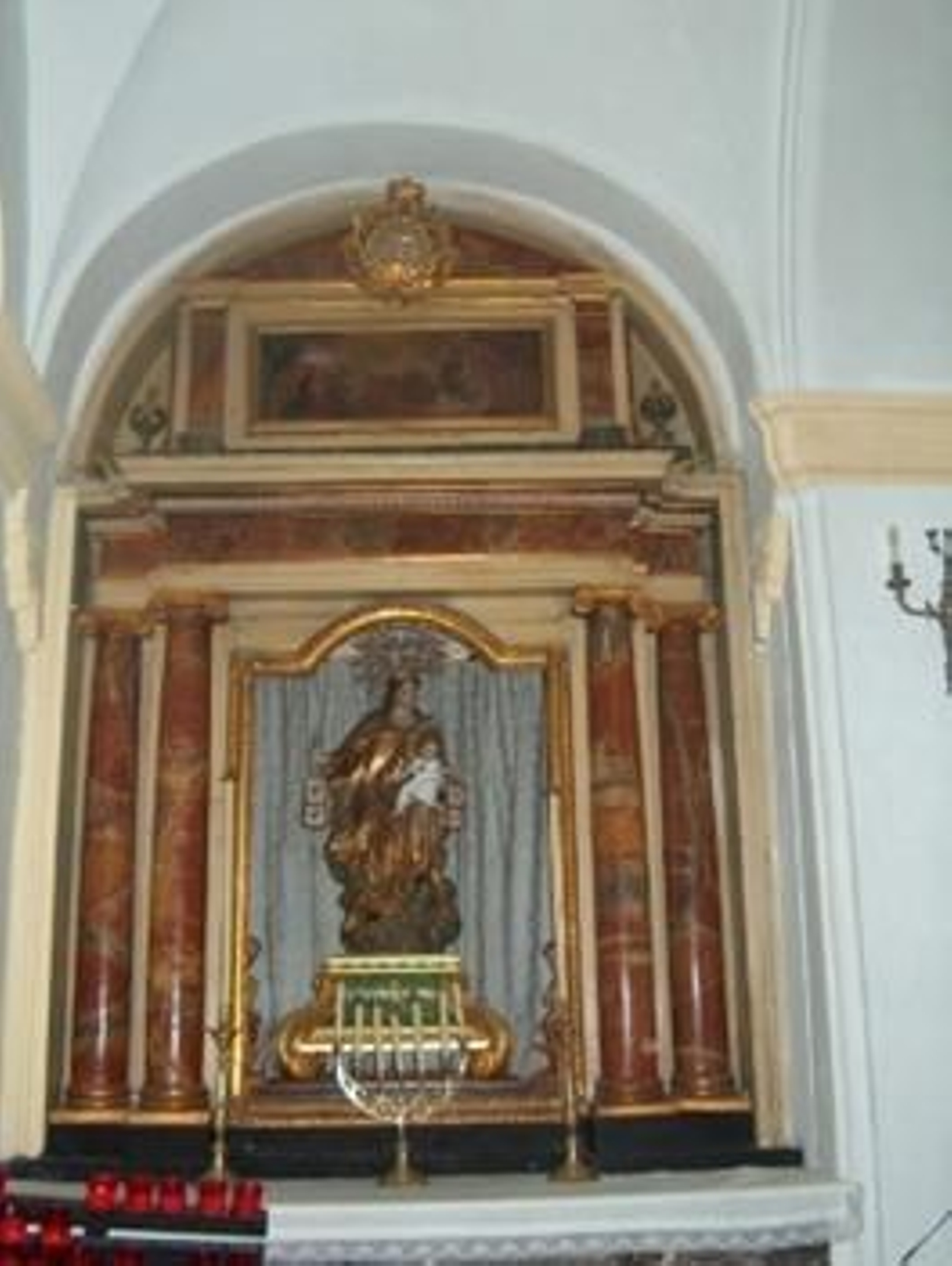 Capilla frontal izquierda de la iglesia de San Francisco.