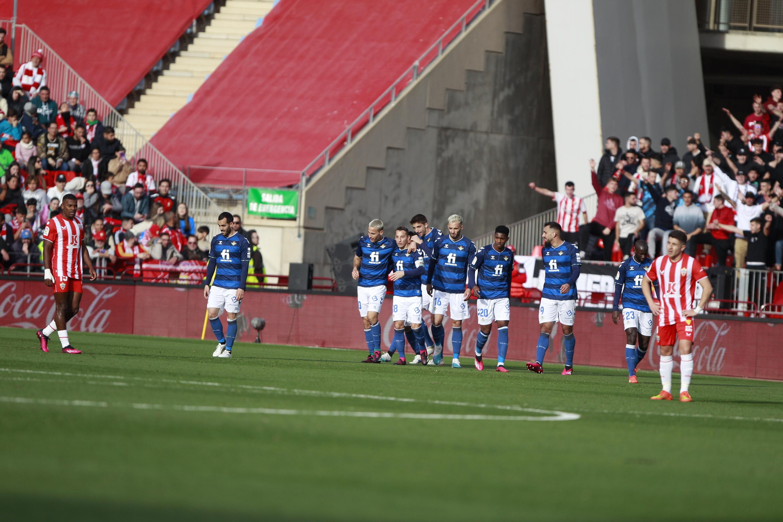 Imágenes del partido de fútbol U.D. Almería-Real Betis Balompié