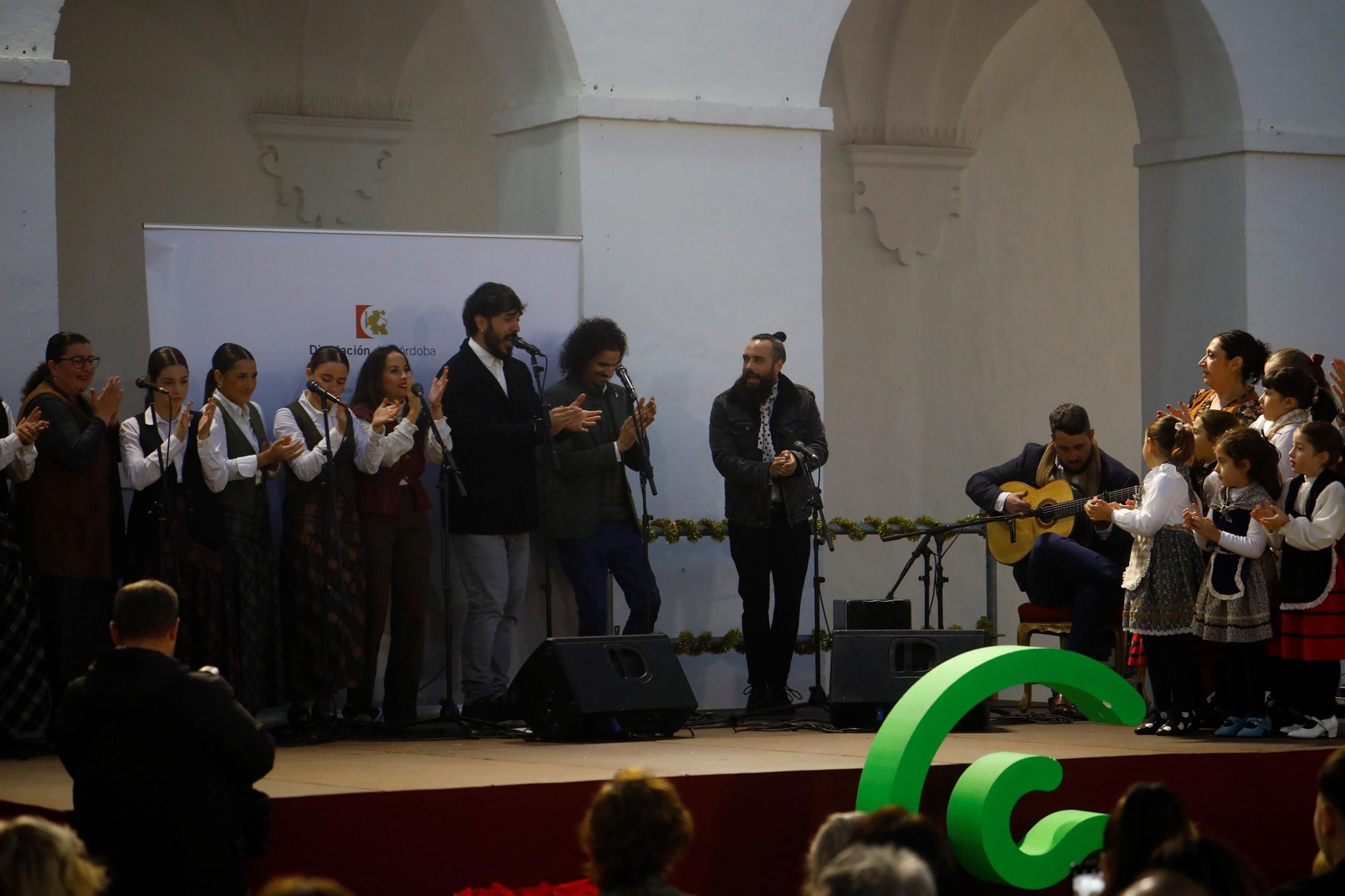 Las mejores fotos de la Zambomba de Navidad de la AECC en Córdoba