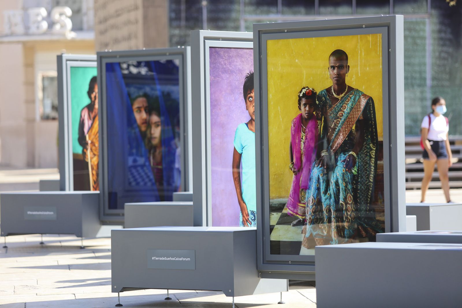 Fotos de la exposición sobre la vida cotidiana en la India de la calle Alcazabilla