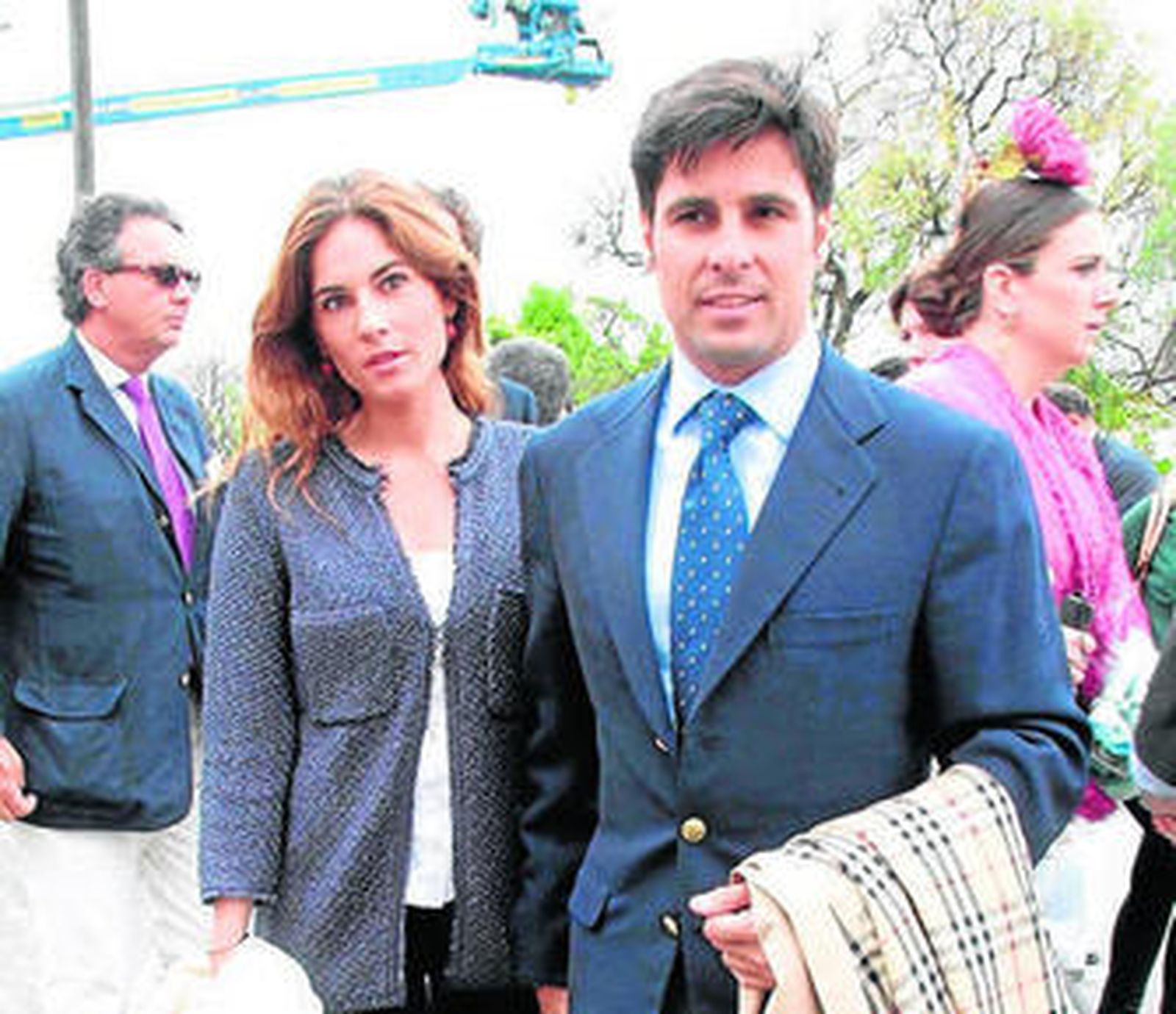 Está centrado en su faceta como empresario y su vida familiar.