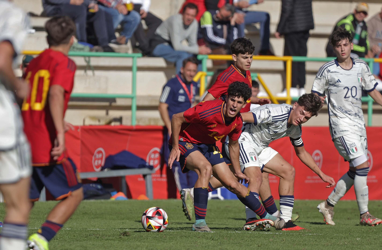 Las mejores fotos del segundo partido España - Italia sub-17 en Los Barrios