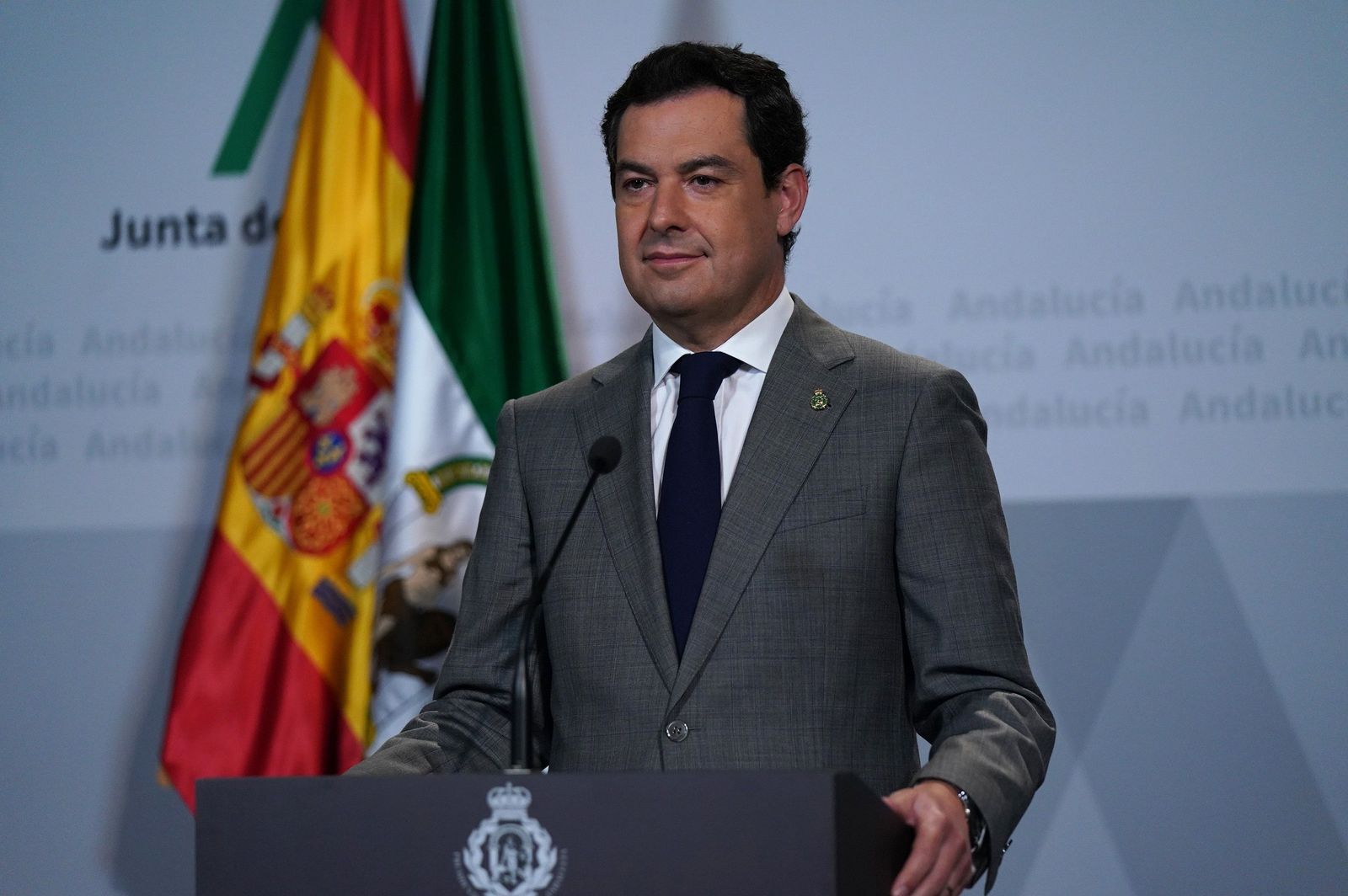 El presidente Moreno interviene desde el atril donde aparece el escudo de la Presidencia