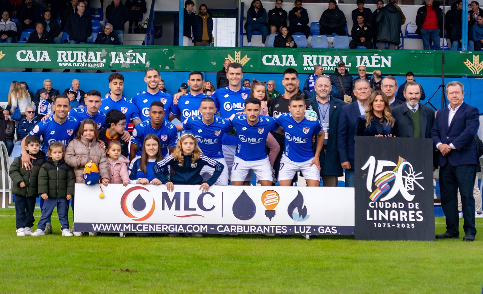 Once inicial azulillo del pasado domingo con algunos de los ediles homenajeados por el 150 aniversario del nombramiento de ciudad.