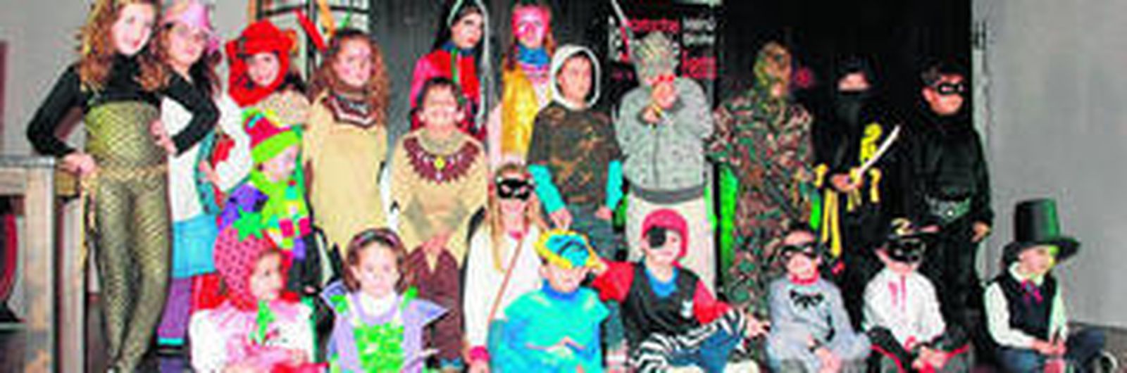 Los disfraces del Carnaval llegan al Club de Tenis de Almería