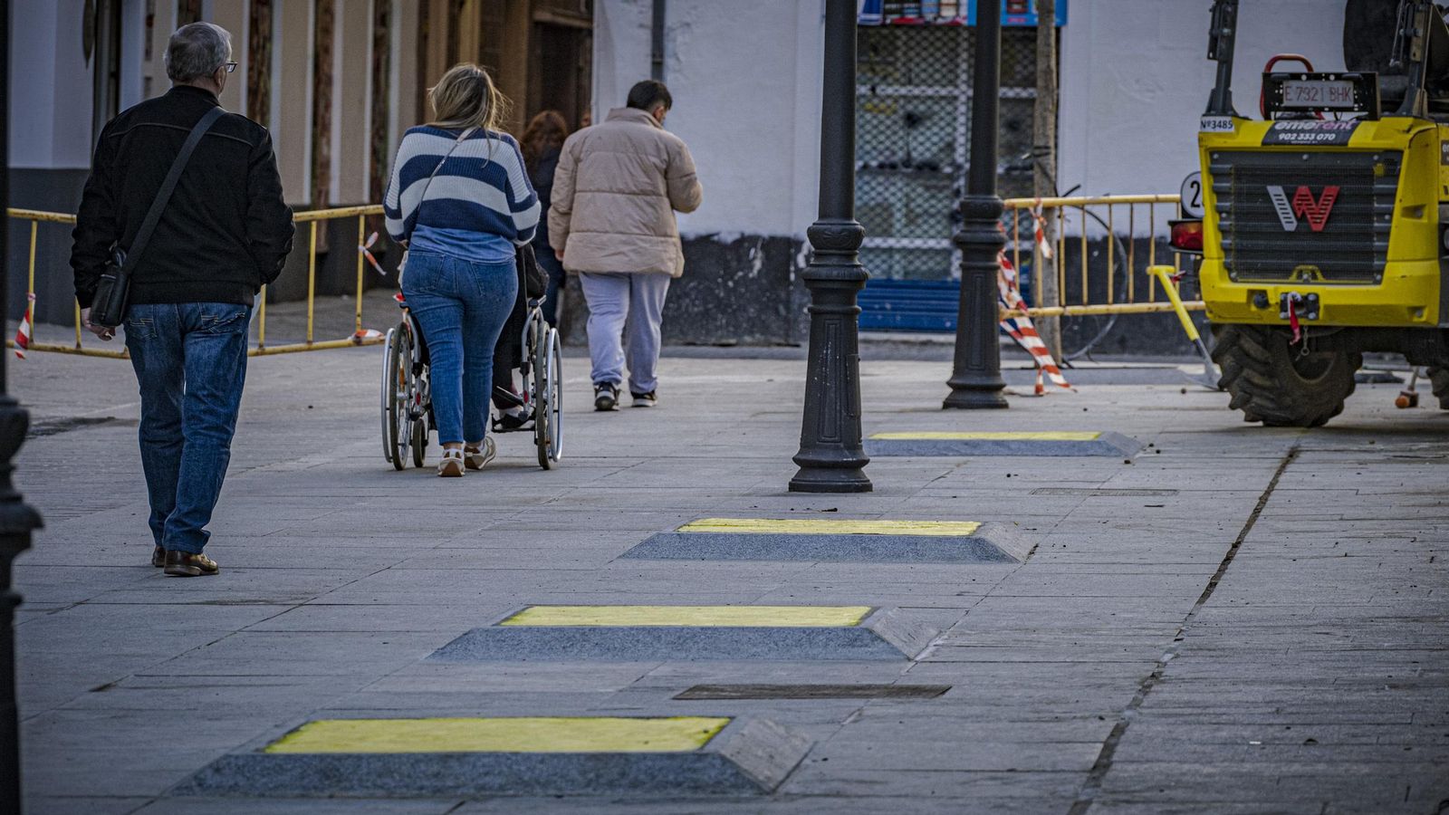 Otra perspectiva de cómo ha quedado la plaza ahora sin los olmos.