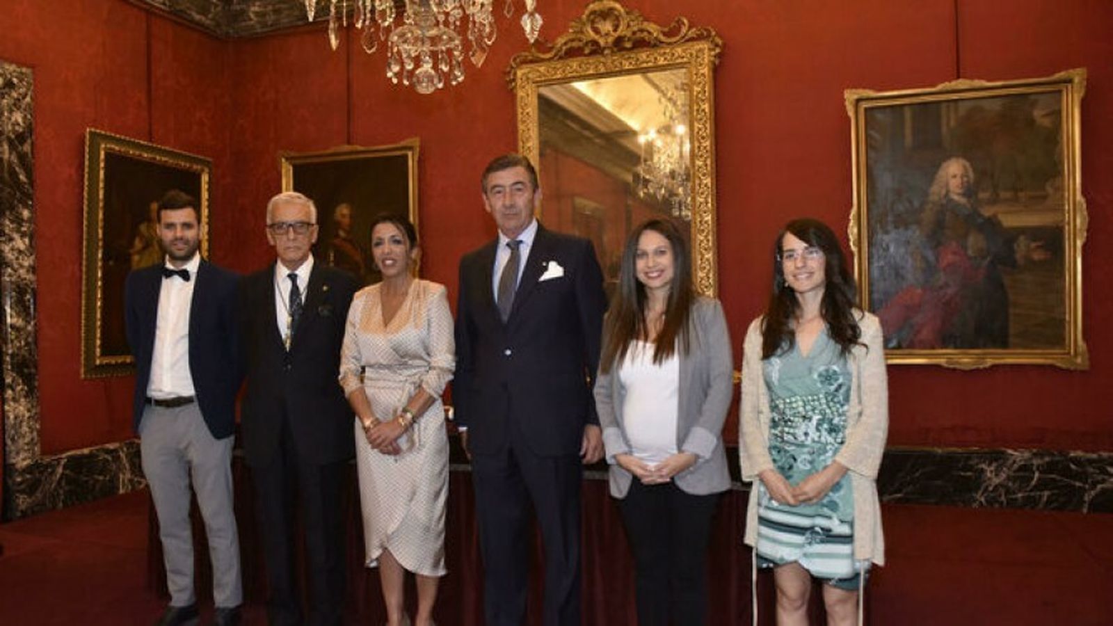 Foto de familia con los premiados.