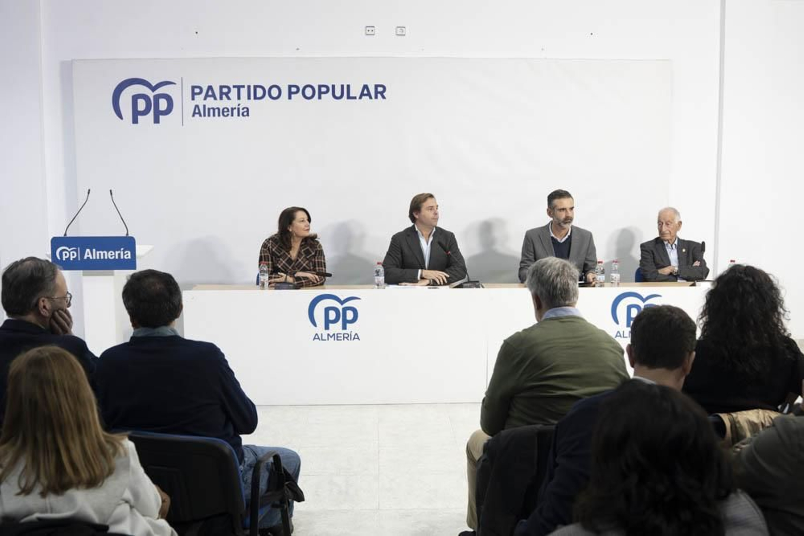 Las imágenes de la junta en la que el PP de Almería se renueva