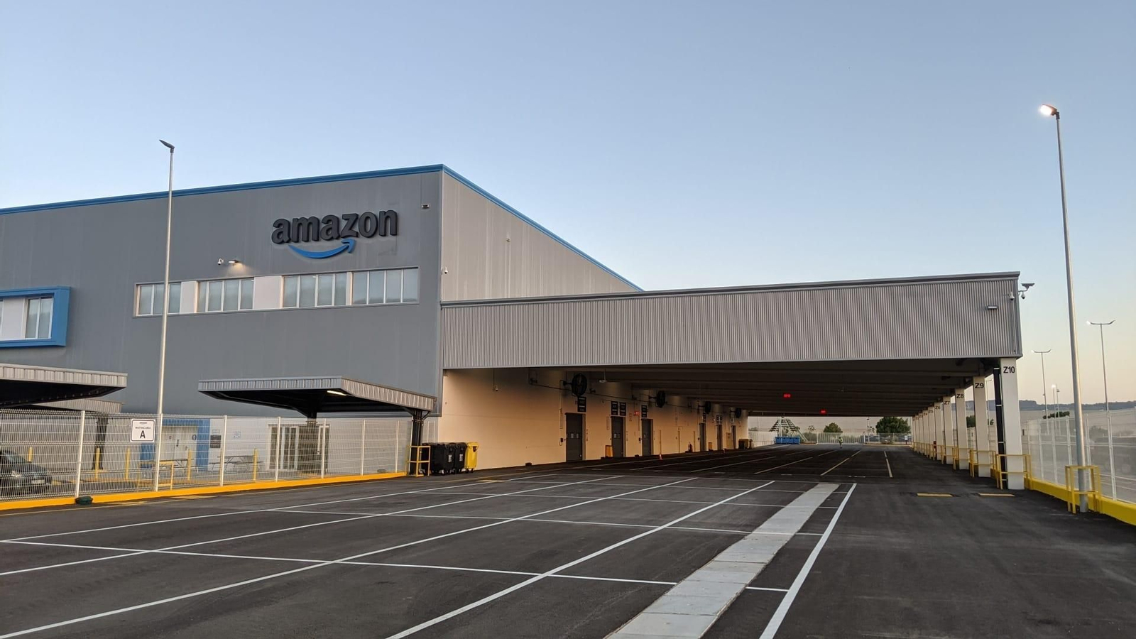 Centro logístico inaugurado por Amazon en El Puerto de Santa María en 2021.