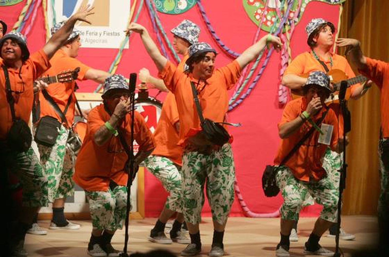 Chirigota algeciras 'Vaya viaje me han dao'

Foto: José María Quiñones