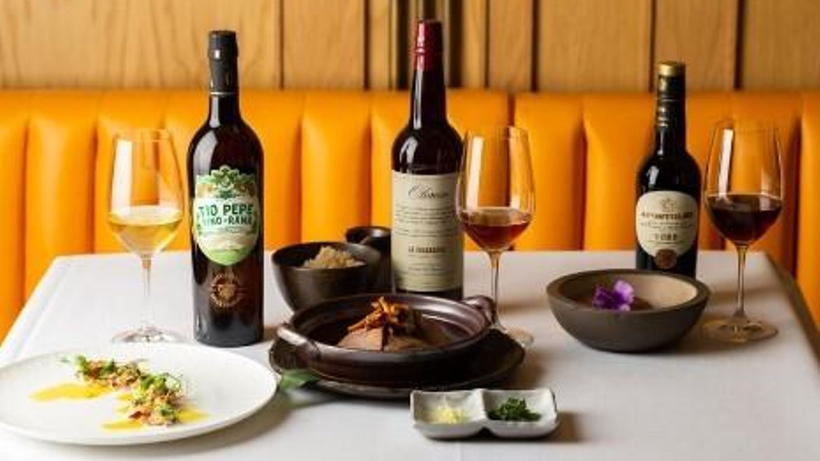 Los tres platos del menú de Dinings con sus correspondientes maridajes con vinos de Jerez. Los tres platos del menú de Dinings con sus correspondientes maridajes con vinos de Jerez.
