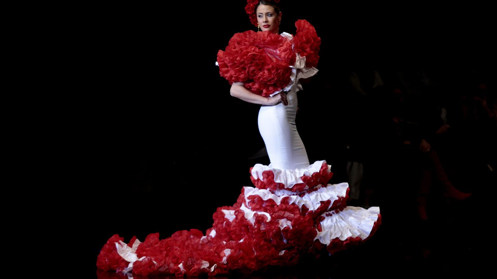 Una bata de cola propuesta por Alejandro Santizo en 'Retales de mi vida'.