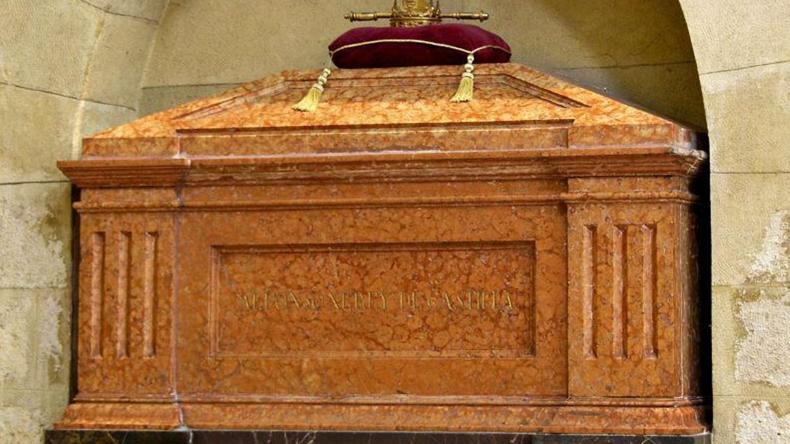 Tumba de Alfonso XI en la iglesia de San Hipólito de Córdoba.