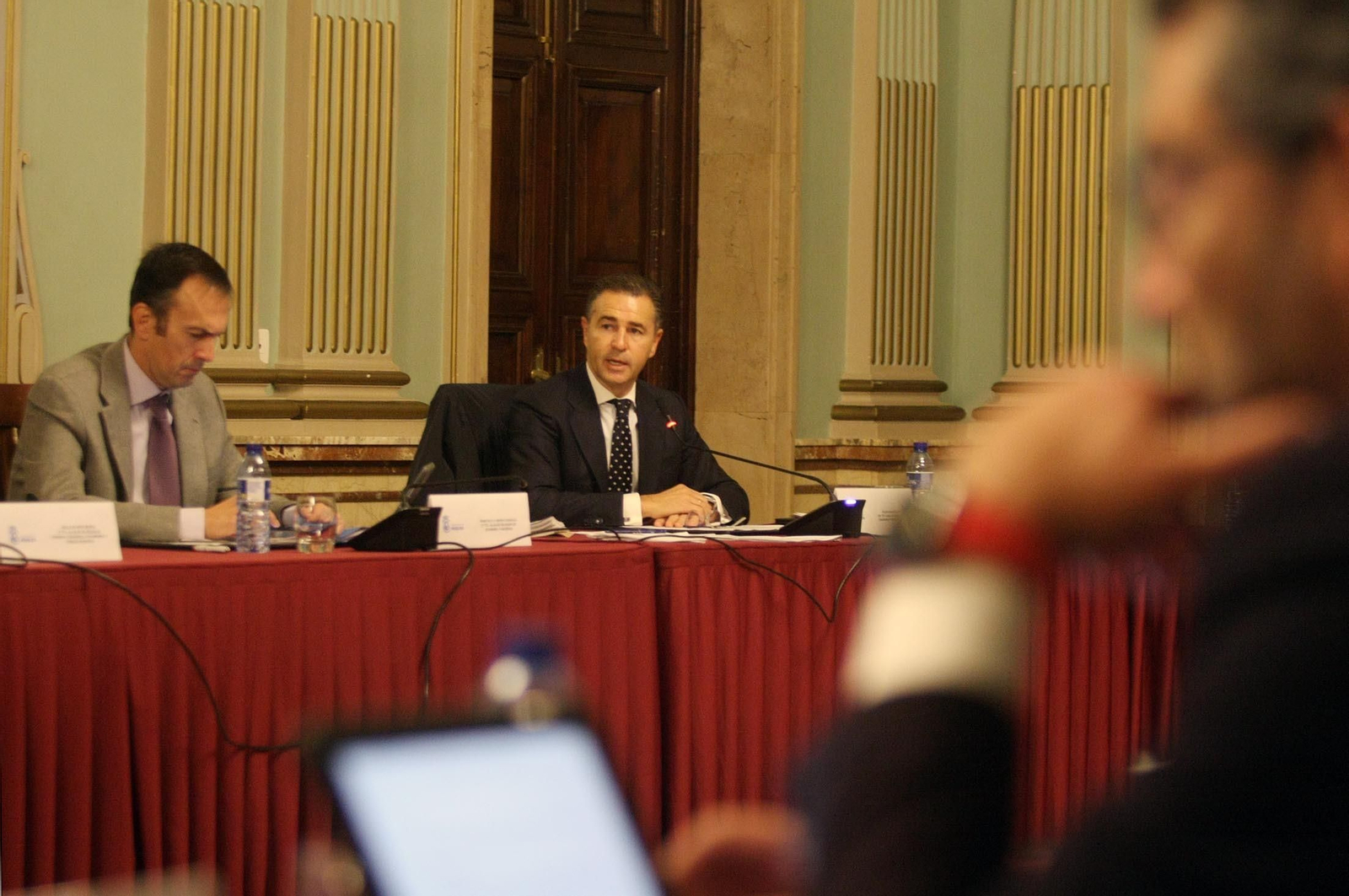 Imágenes del pleno del Ayuntamiento de Huelva