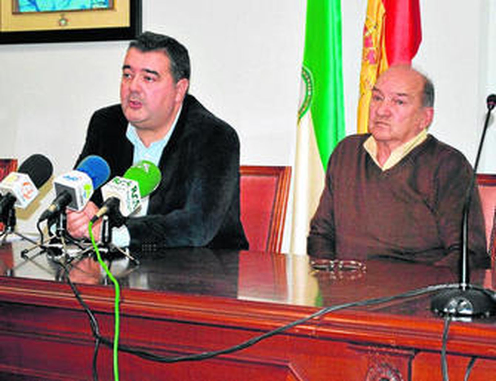 Mario Bravo y Salvador Vilches, ayer, en la rueda de prensa.