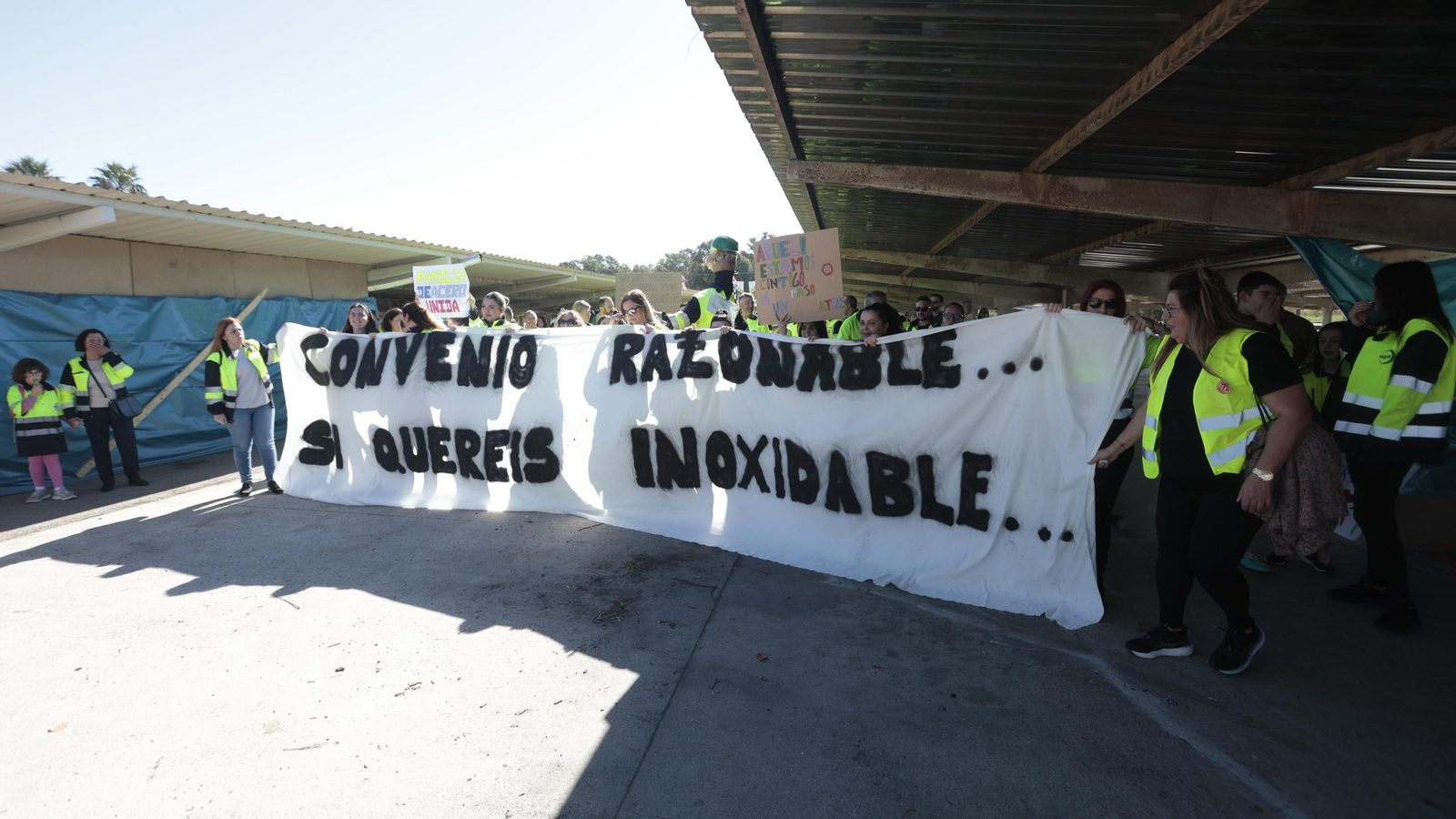 Las fotos de la manifestación de familiares y trabajadores de Acerinox