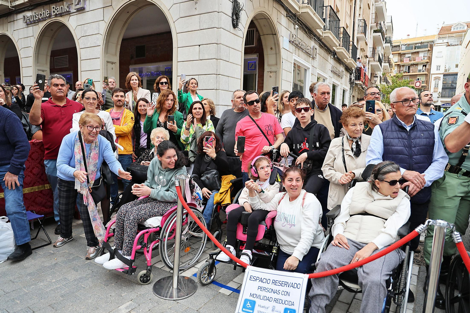 Las mejores imágenes del Sábado de Pasión en Huelva: La Legión con el Cristo de la Vera+Cruz