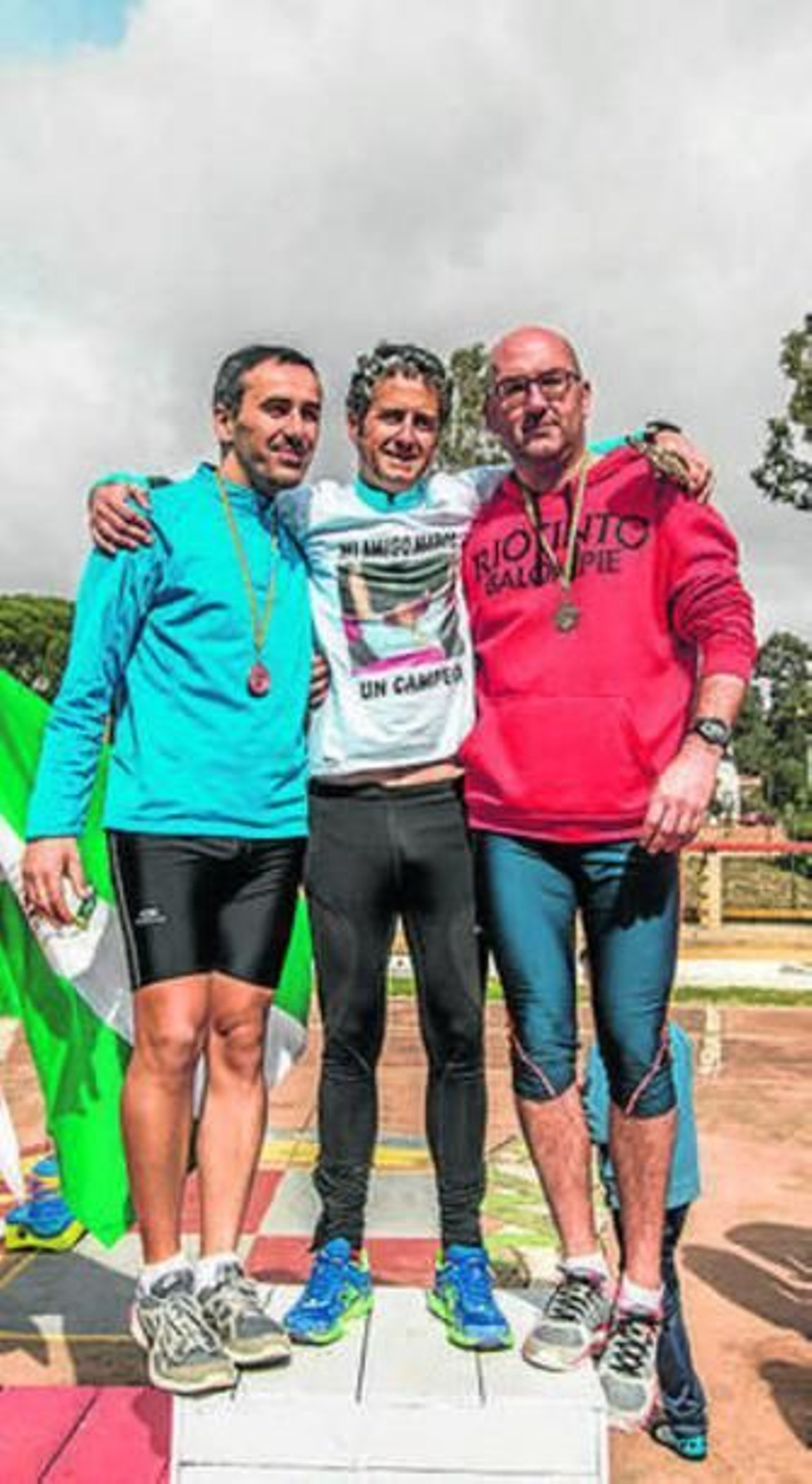 Podio de la categoría veteranos. Podio de la categoría veteranos.