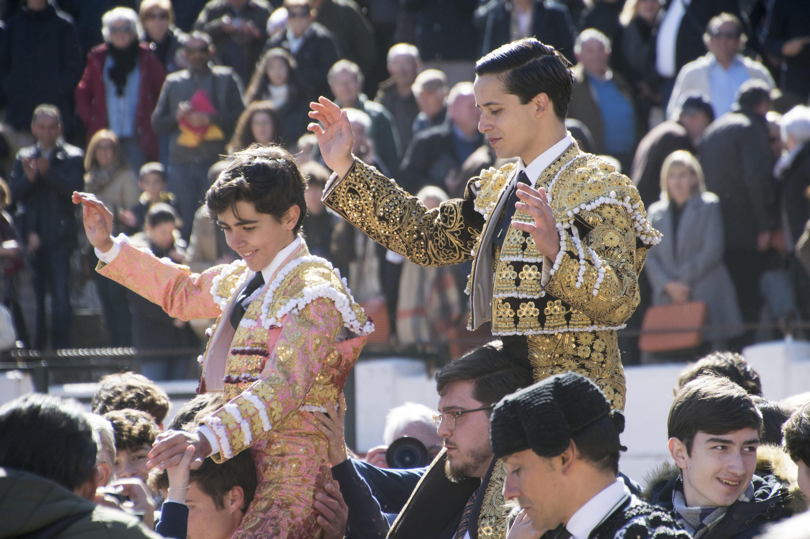 El triunfo del novillero Manuel Román en Linares, en imágenes