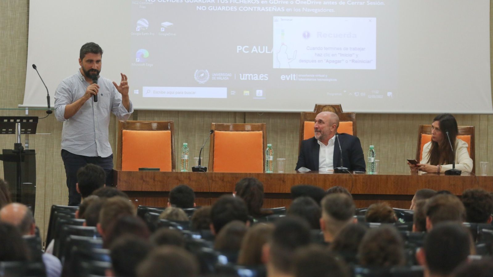 Joaquín Cuenca, CEO y cofundador de Freepik Company, en la conferencia celebrada en al Facultad de Ciencias Económicas y Empresariales.